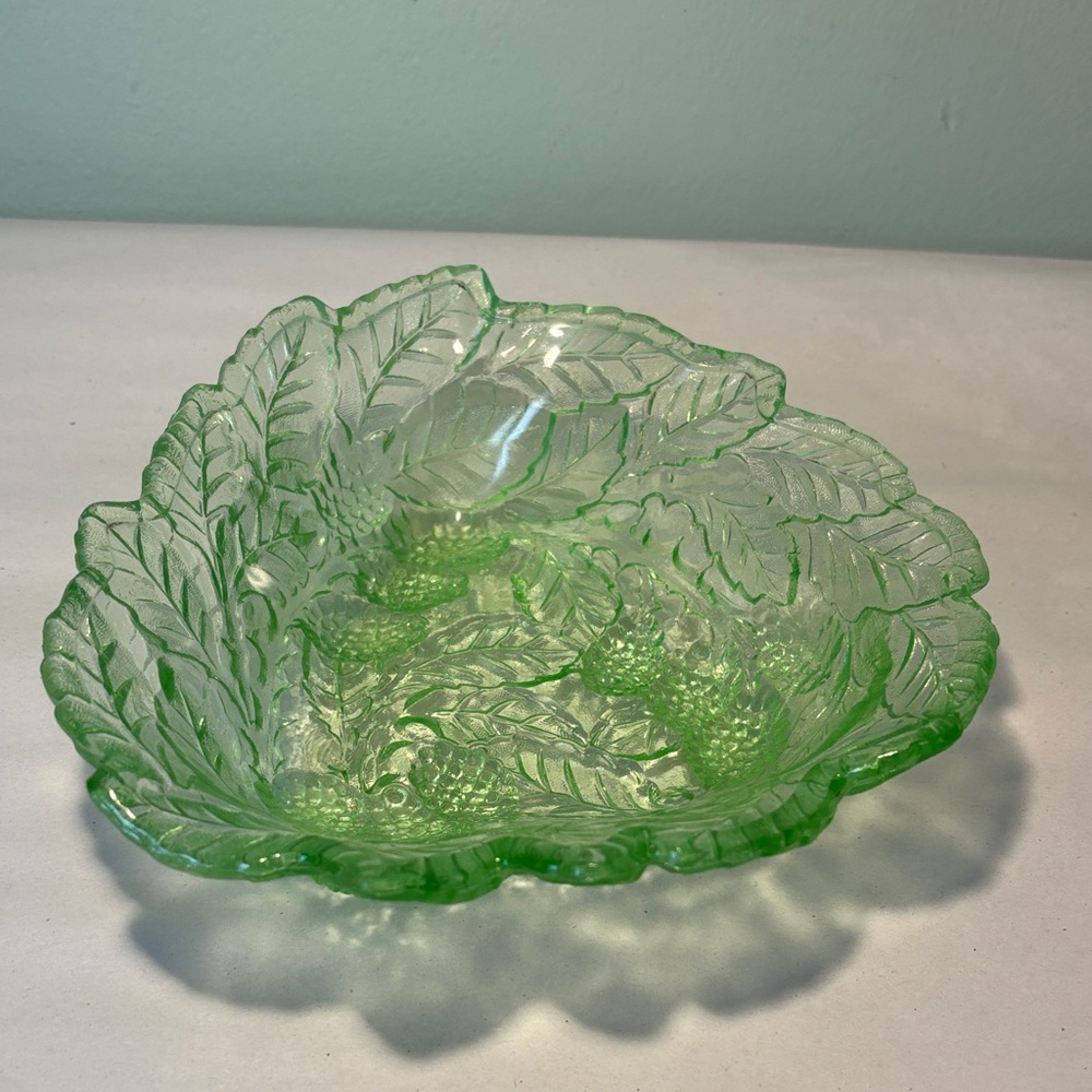 Vintage Indiana Glass Loganberry Green Leaf-Shaped Glass Bowl